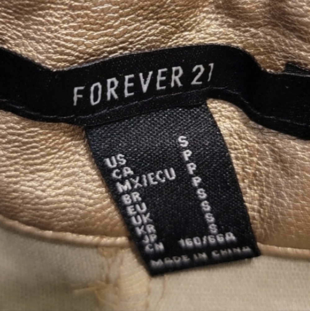 Forever 21 Faux Leather Cuffed Shorts S Metallic Gold High Rise Pleated Bottoms - Picture 3 of 6
